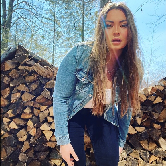 Meet your Posher, Bayley - Picture 1 of 1